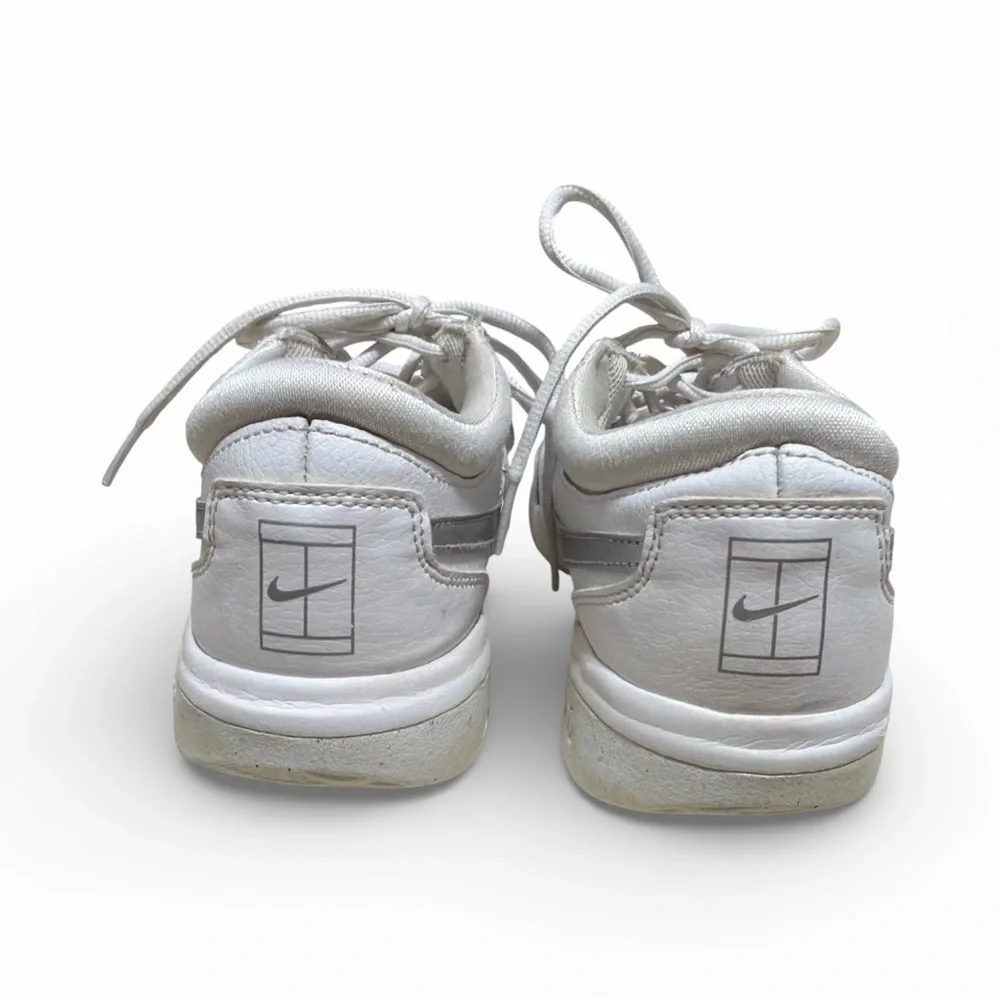 Nike Court Zoom Lite Women's White and Silver Sneakers, Size 8.5.